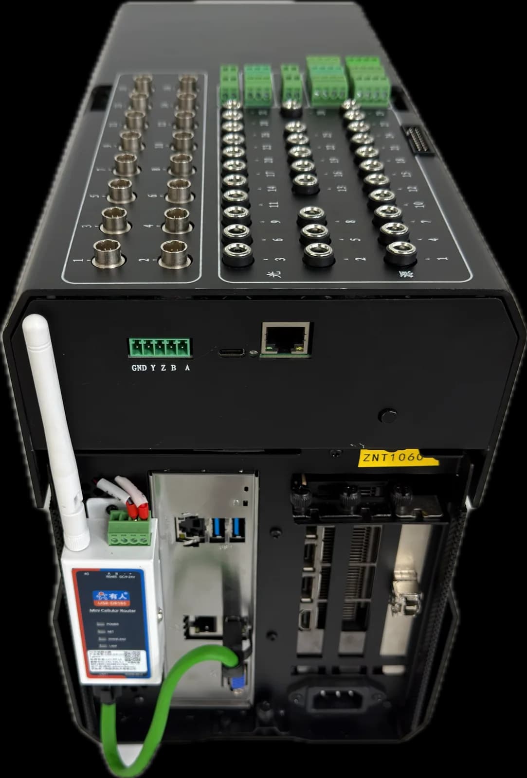顶部采集接口与底部 I/O 面板